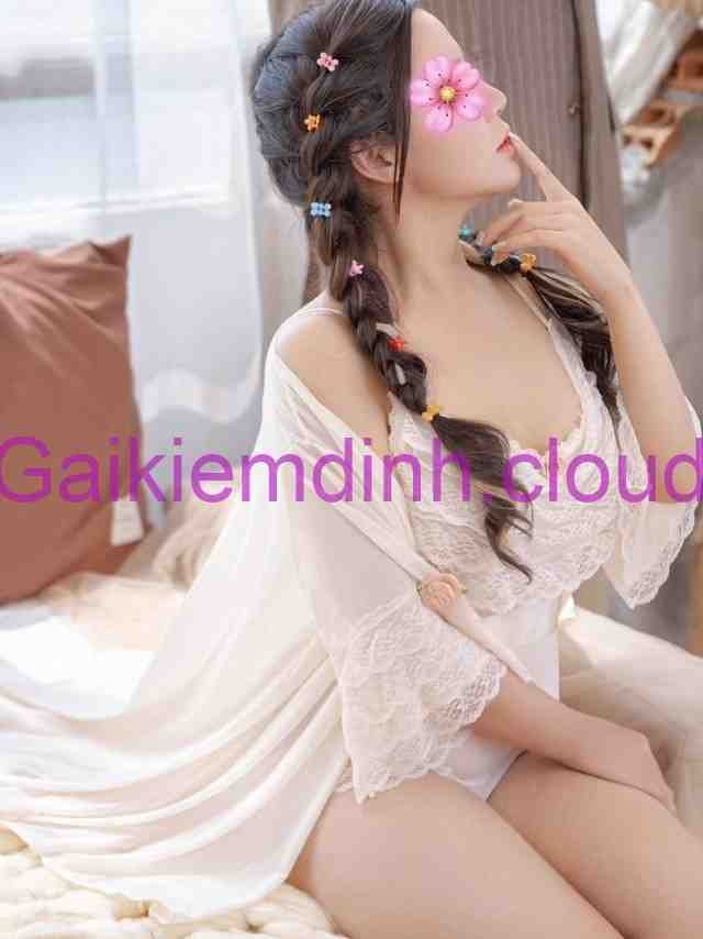 Yến Vy – Dâm Đãng, Bướm Múp Mềm Mại, Em Hàng Cực Kỳ Dễ Thương